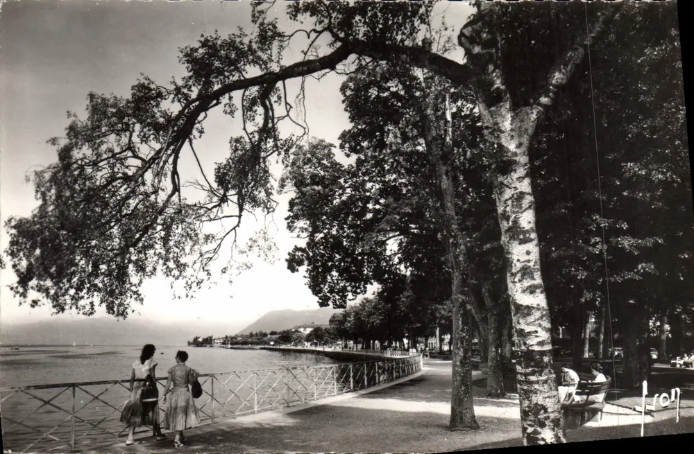 Évian-les-Bains — Les Quais — Edições de Arte, n° B. 3307 - Frente