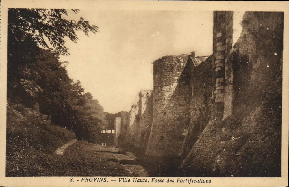 Provins — Oberstadt. Graben der Festung — Sammlung der Kunst der Neuen Buchhandlung, Provins - Vorderseite