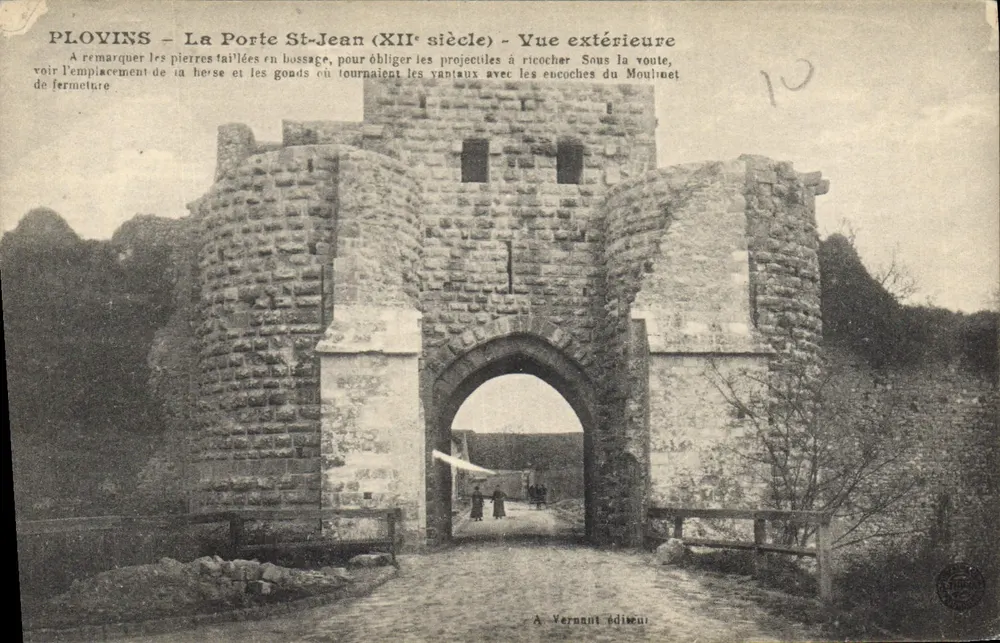 PLOVINS — Die Porte Saint-Jean (12. Jahrhundert) — Außenansicht — Verlag A. Vernant - Vorderseite