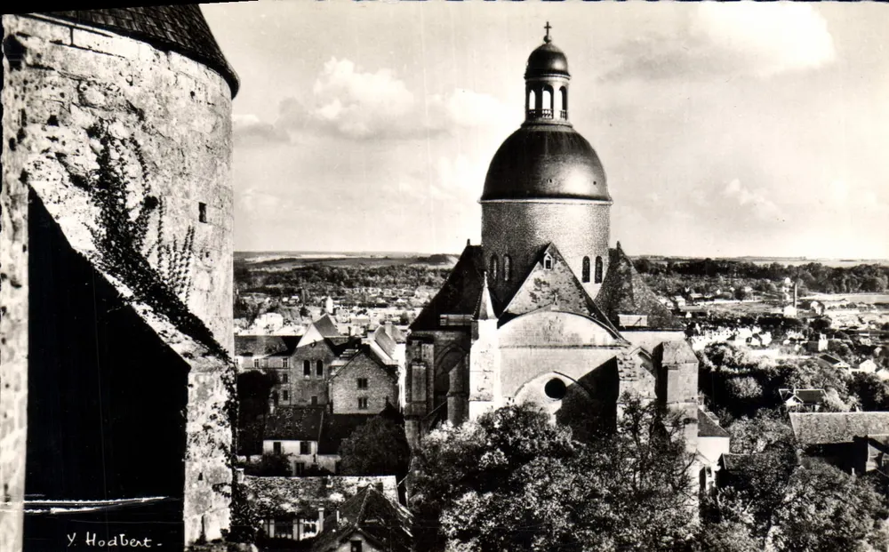 Provins — Igreja de São Quiriace e seu domo (1665) vistos da Torre de César — Yves Hodbert - Frente