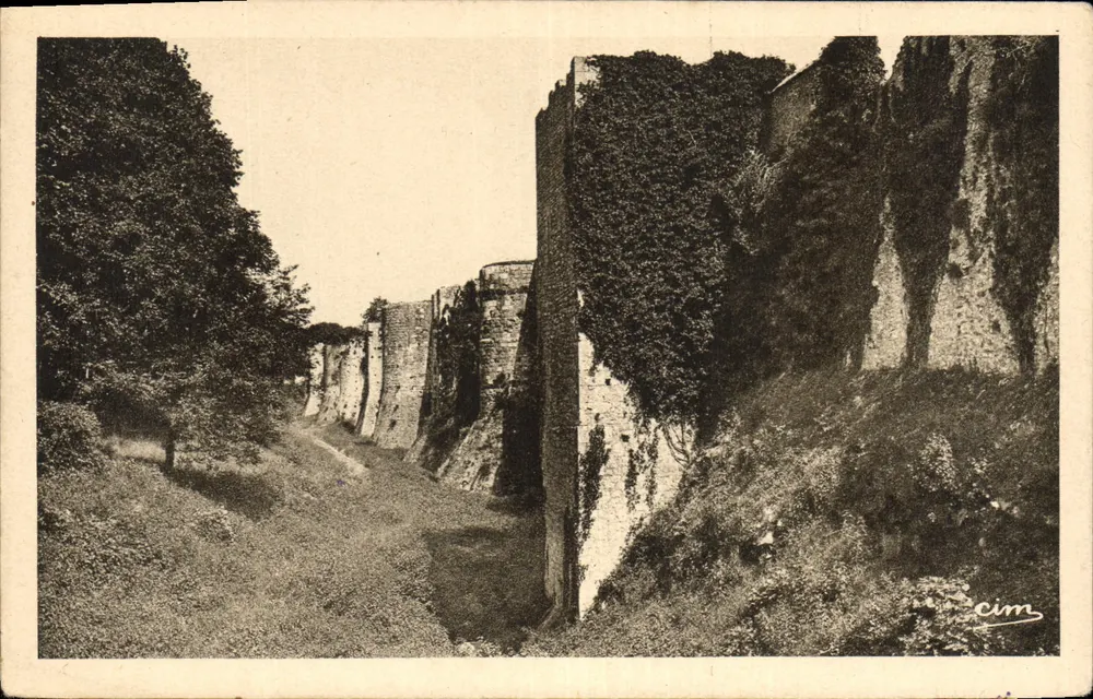 As antigas fortificações de Provins — lado Oueat — editor Cim - Frente