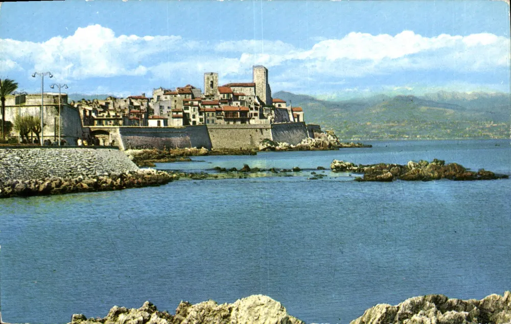 Antibes — Ansicht der Befestigungen und des Schlosses — Italgaphotocolor - Vorderseite