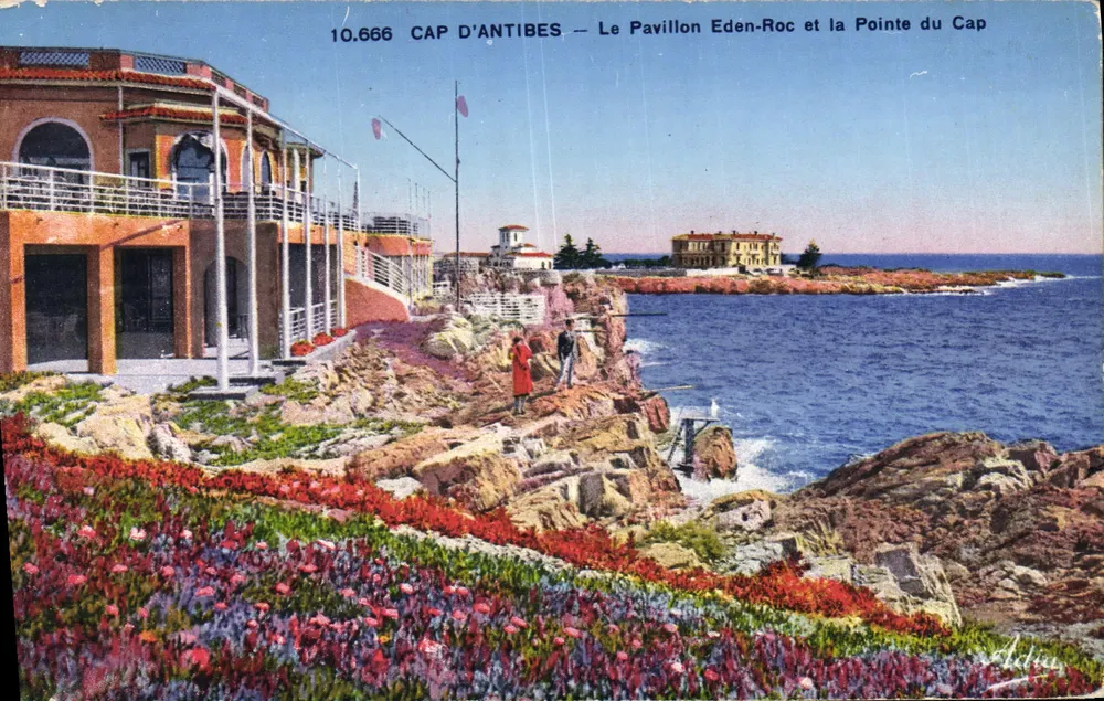 Cap d'Antibes — O Pavilhão Eden-Roc e a Ponta do Cap — Editor: Levy e Neurdein, Paris - Frente