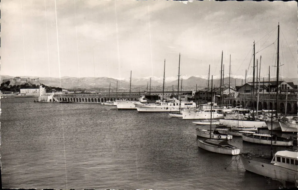 Antibes — Der Hafen und Blick auf die Alpen und den Fort Carré — Éditions du Globe - Vorderseite