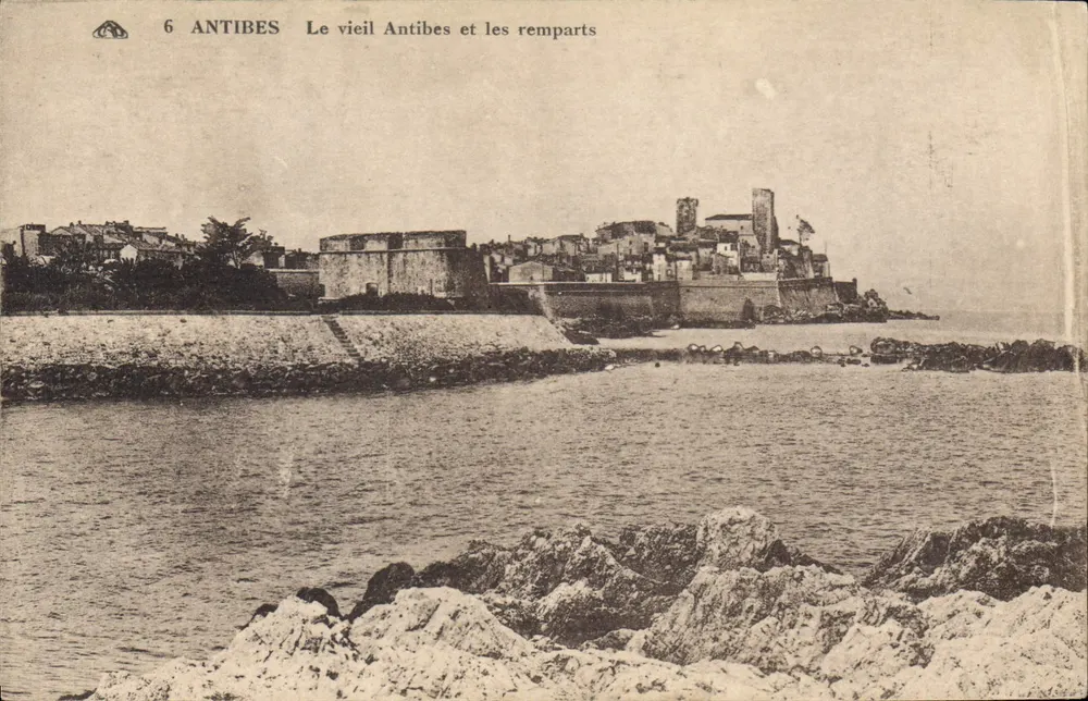 Antibes — Ansicht des alten Antibes und der Mauern — unbekannter Verlag, Seriennummer 6 - Vorderseite