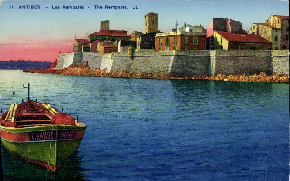 Antibes - Les Remparts — vista portuária com barco — Carnot & Antibes, LL, n°71 - Frente