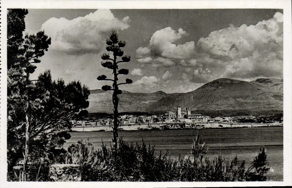 Antibes — Vista geral — L. Gilletto e Cie, editor - Frente
