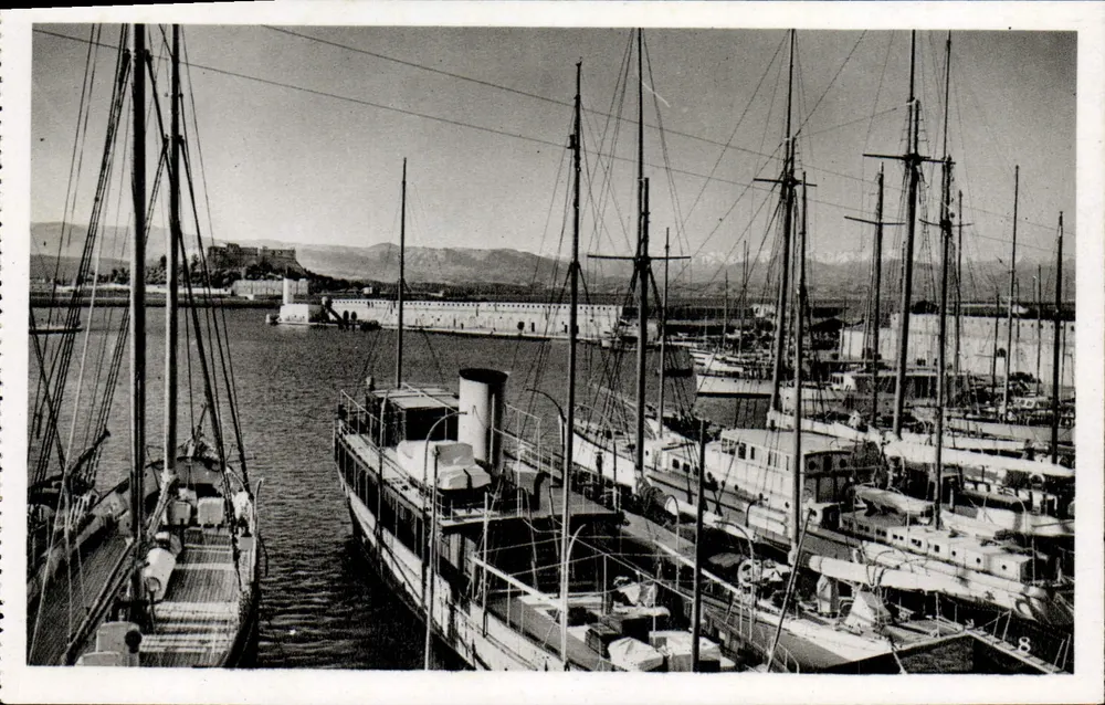 Antibes — Der Hafen und das Fort Carré — Verlag L. Cialto (A.M.) - Vorderseite