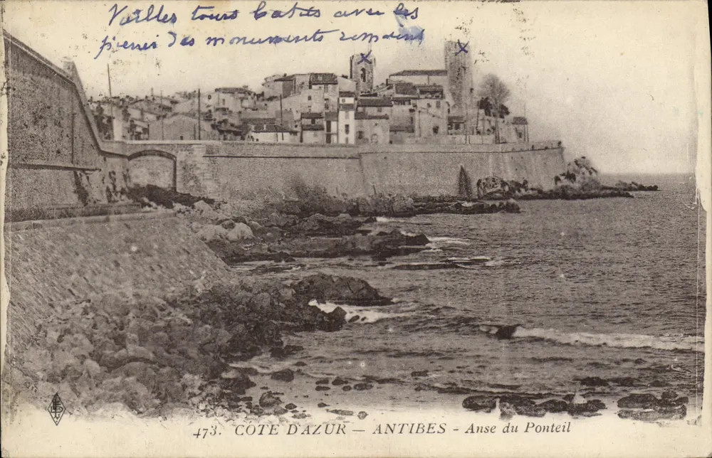 Antibes - Anse du Ponteil — Côte d'Azur — vista dos monumentos romanos - Frente