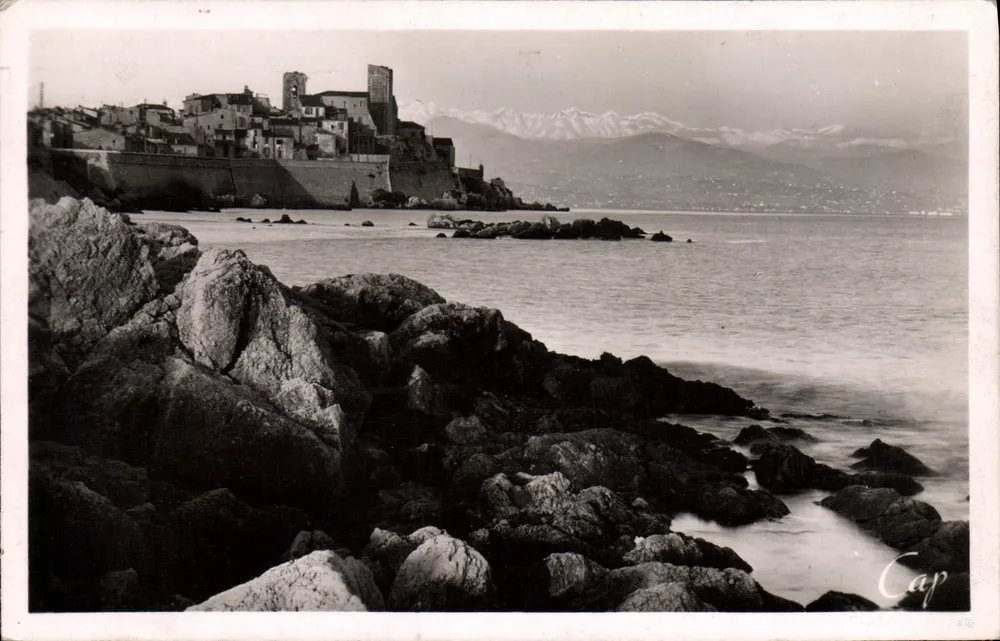 Cap d'Antibes — Blick auf das Meer und die Berge — Cap - Vorderseite