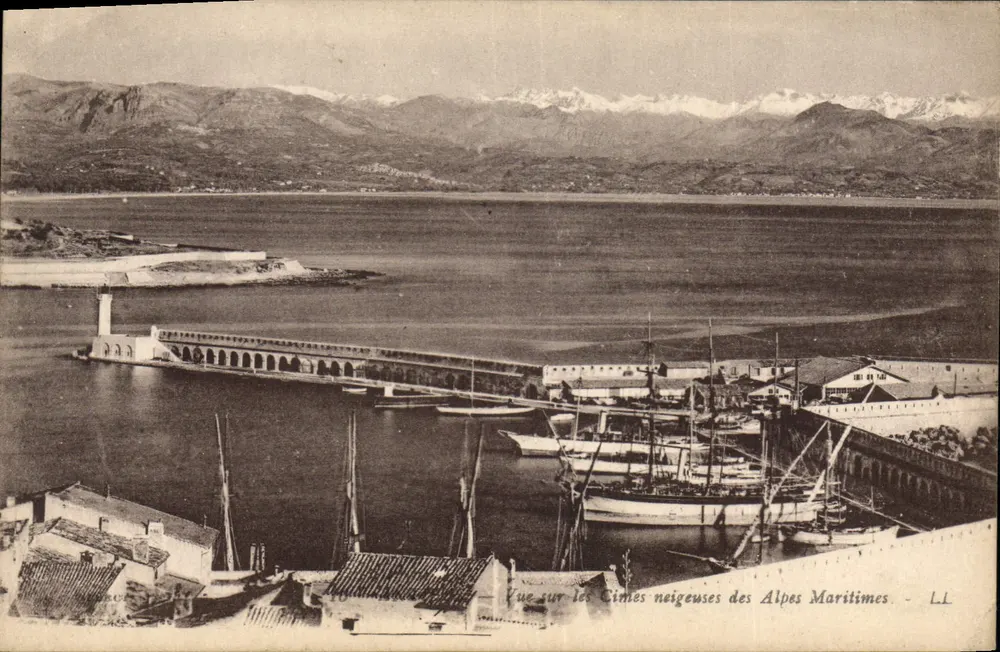 Ausblick auf die schneebedeckten Gipfel der Alpen-Maritimen — LL - Vorderseite