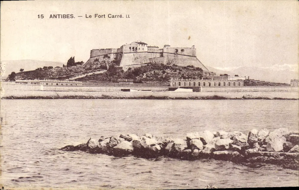 Antibes — O Forte Carré — LL - Frente