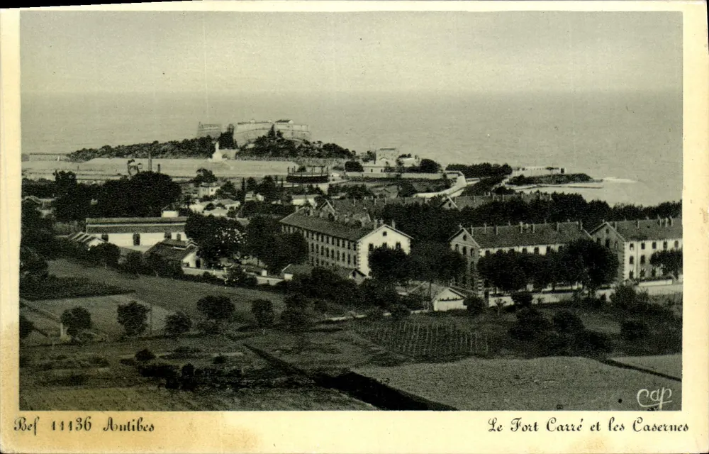 Antibes — Der Fort Carré und die Kasernen — Bef 14436 - Vorderseite