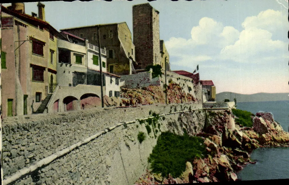 Antibes — Vista dos Muros — Editor: Reseleurs-Soncap - Frente