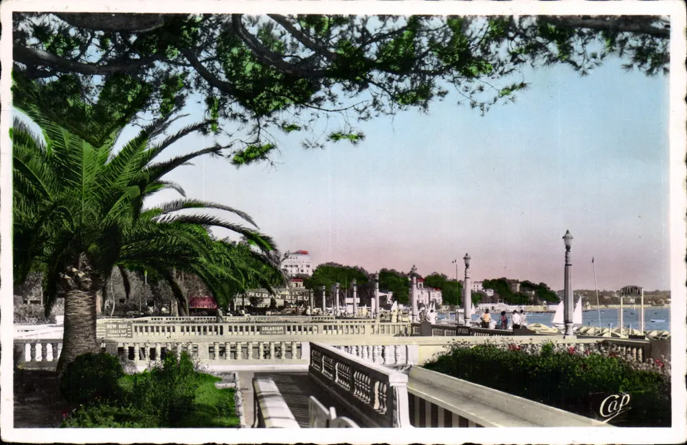 Ausblick auf Juan-les-Pins — Cap d'Antibes — Verlag Cap - Vorderseite