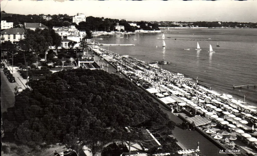Allgemeiner Blick auf den Strand in Juan-les-Pins — La Cigogne, Verlag - Vorderseite