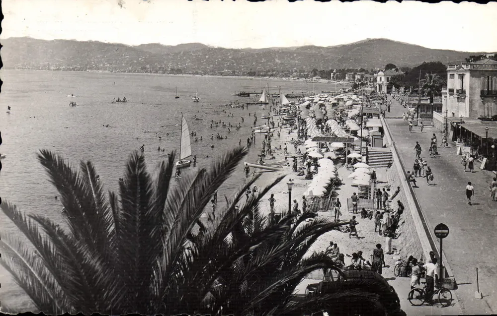 Juan-les-Pins — Vista das praias — Éditions Aptitudes A.L.L.A. - Frente