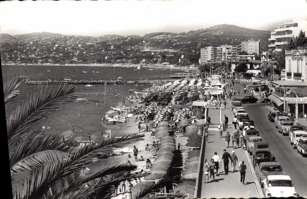 Strand und Promenade von Juan-les-Pins — Éditions Françaises Repr. Interdite, Nr. 35 - Vorderseite