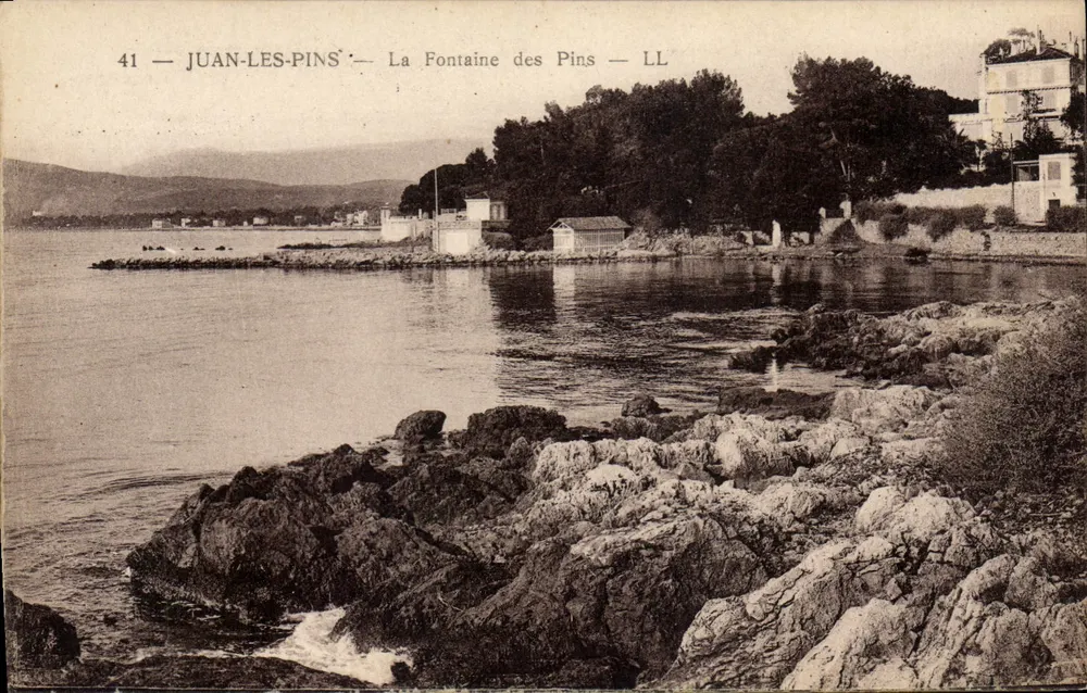 Juan-les-Pins — Fontaine des Pins — LL - Vorderseite