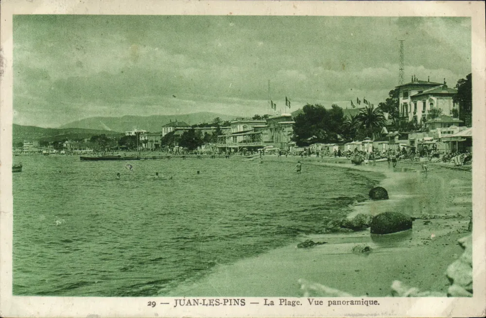 Juan-les-Pins — Der Strand. Panoramablick. — Imp. A.D.I.A. - 29 - Vorderseite