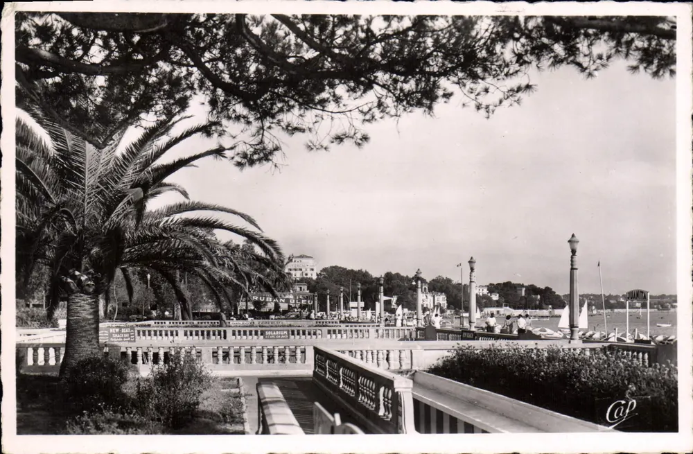 Juan-les-Pins — Ansicht der Terrasses du Grand Pin — Cap - Vorderseite