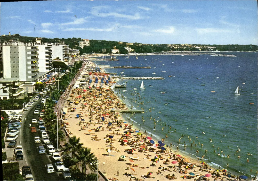 Juan-les-Pins — Promenade au soleil. Vue générale — Éditions d'Art Montluel, série 757 - Frente