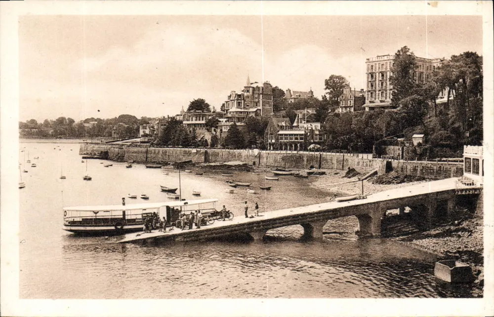 Dinard — Embarcadouro das Vedettes Verdes — Bilhete postal antigo n°35, editor Cie des Chambres d'Amis - Frente