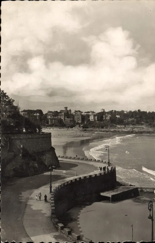 Dinard — Vista da Praia — Ed. Artis. e Publicitaires — n° 1371 - Frente