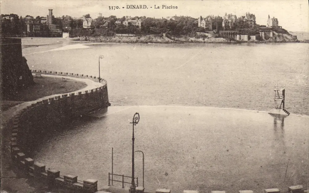 Dinard - A Piscina — vista da piscina natural com cais e lanternas — editor Laurent-Nel, Rennes, n° 3370 - Frente