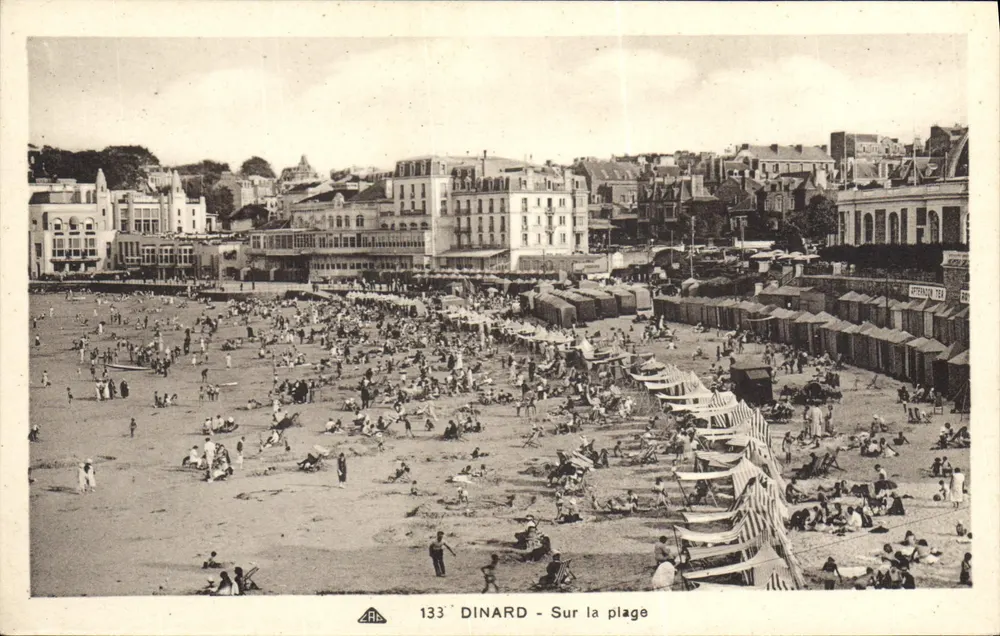 Dinard - Na praia — CPAdeCollection, n°133 - Frente