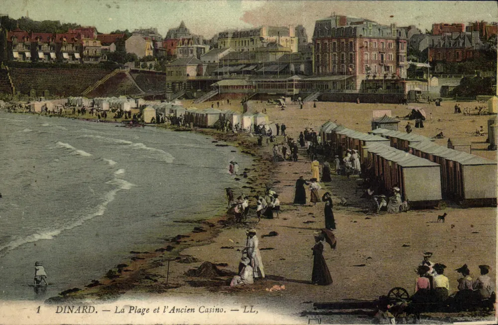 Dinard — Die Strandpromenade und das Alte Casino — LL - Vorderseite