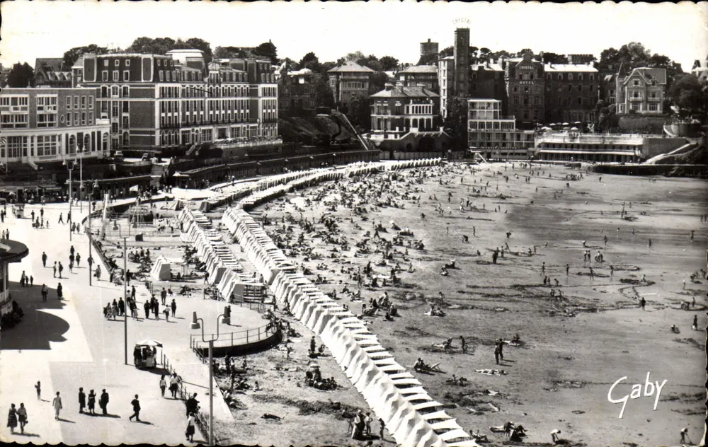 Dinard — Die große Strandpromenade — Hotels Royal und Crystal — Gaby-Editionen - Vorderseite