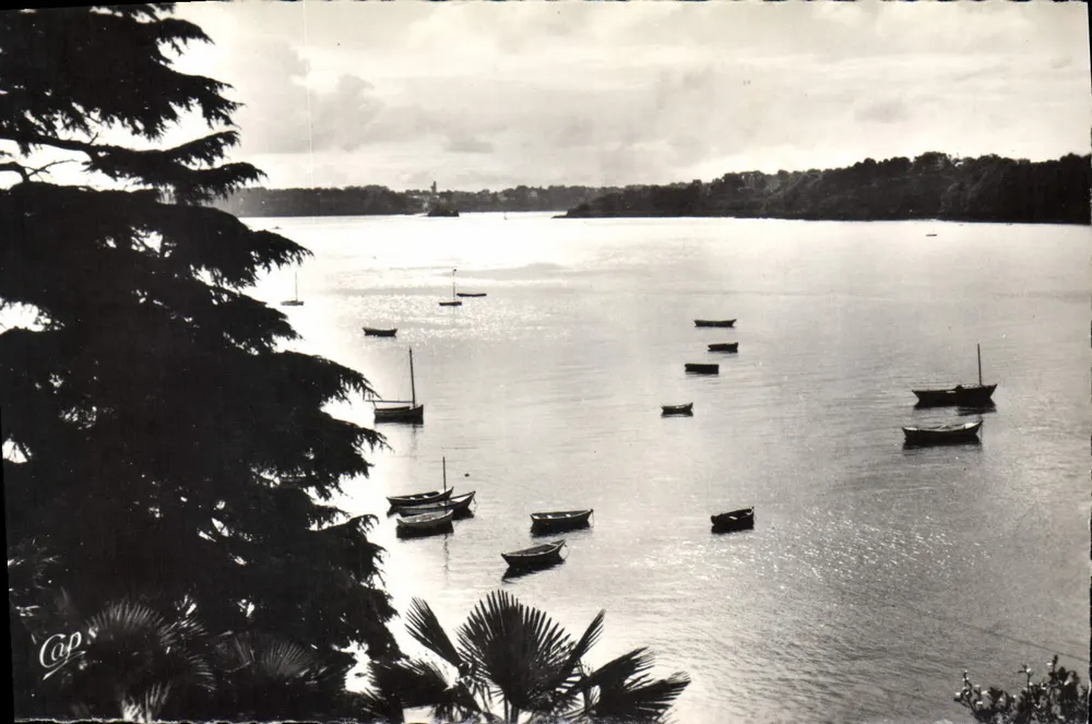 Dinard - Costa de Esmeralda — Contraluz sobre Saint-Servan — C.A.P., Paris - Frente