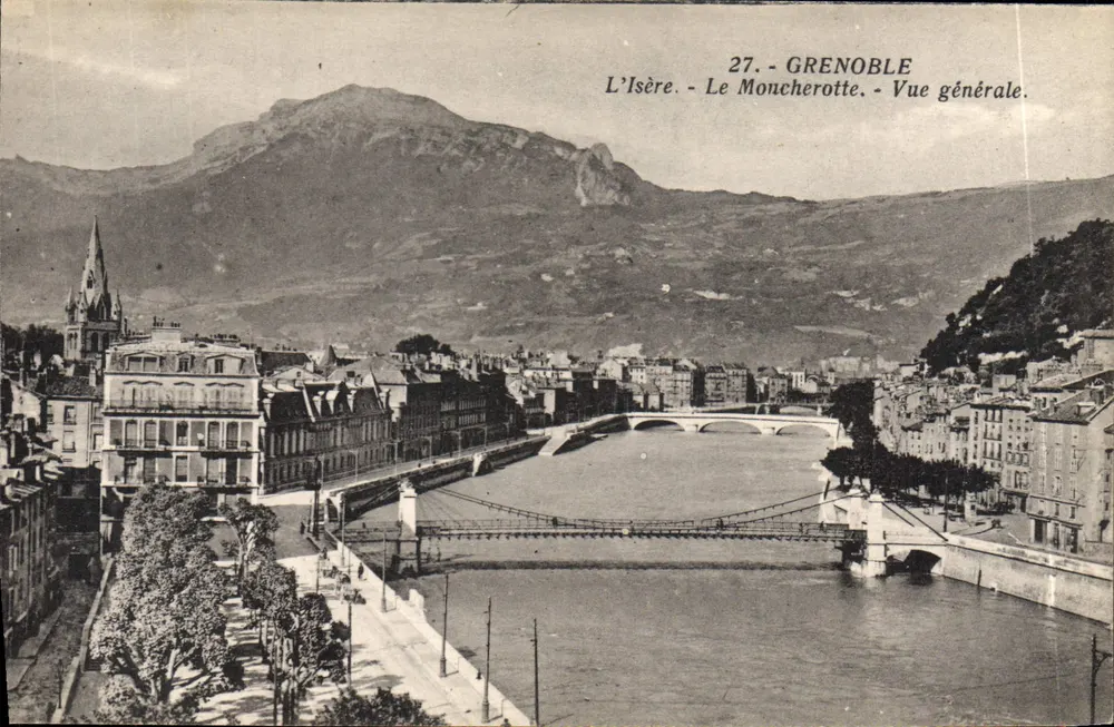 Grenoble — O Isère - O Mont Moncherotte - Vista geral. - Frente