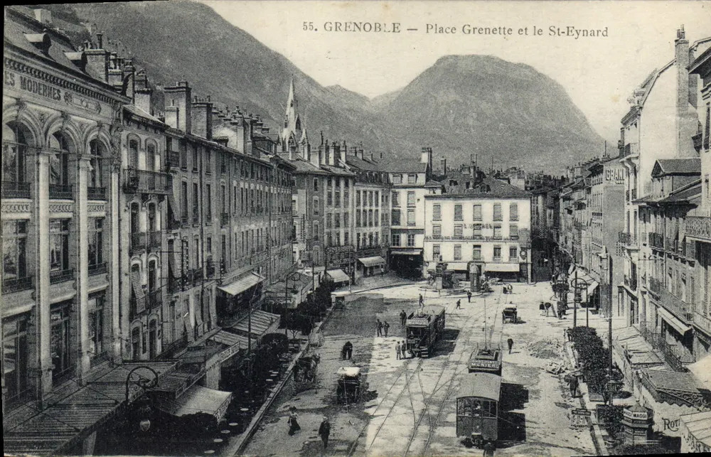 Grenoble — Place Grenette e o St-Eynard — P. Gaude, fot.édit. Grenoble - Frente