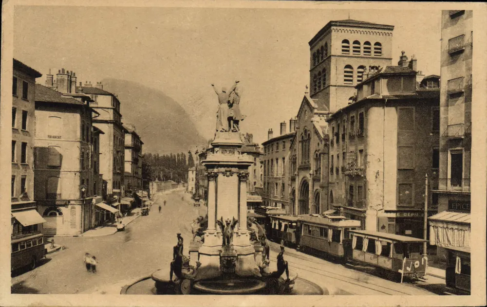 Grenoble (Isère) — Piazza Nossa Senhora com fonte e trem — Éditions d'Art Martel - Frente
