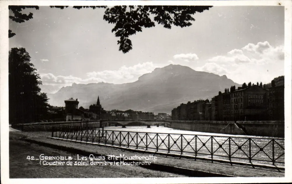 Grenoble - Os Quais atrás de Moucheronotte — Pôr do Sol — Edição La Cisoue - Grenoble - Frente