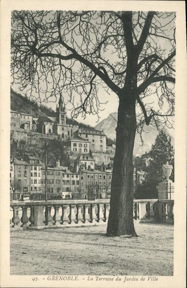 Grenoble - Ansicht der Terrasse des Stadtgartens — Ansicht mit Baum im Vordergrund und Verlag Martinano frères - Vorderseite