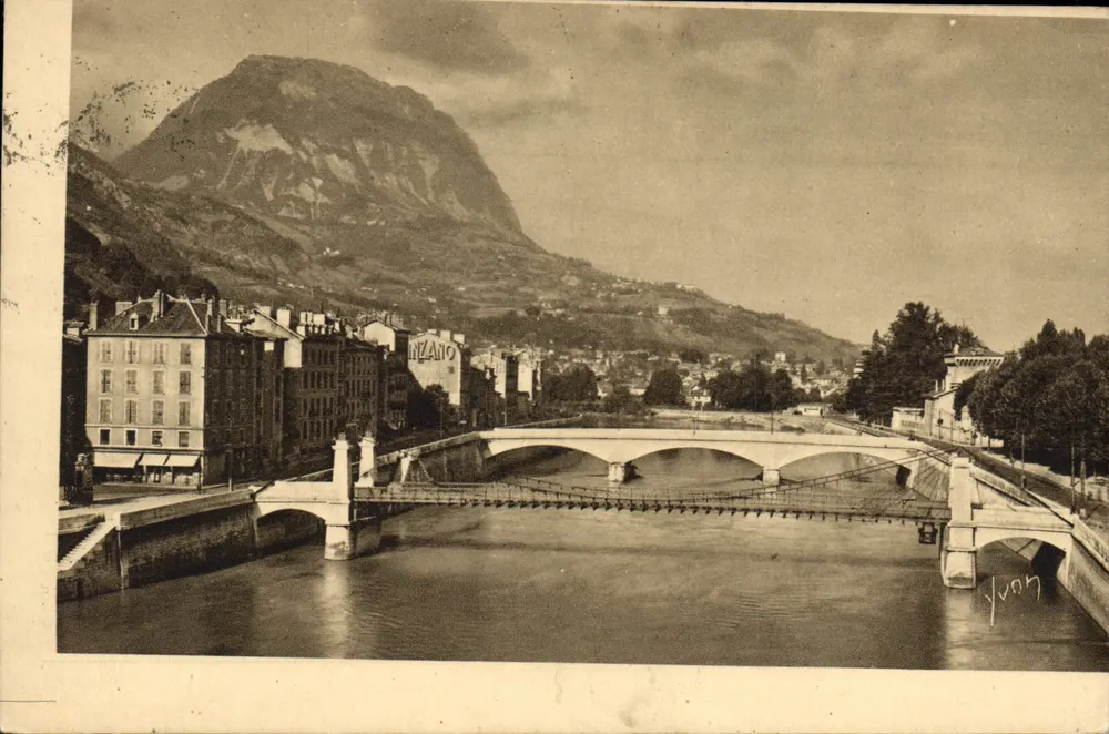 Grenoble — Vue générale sur les Quais, la Tronche et le Saint-Eynard — Les Editions d'Art Yvon - Recto