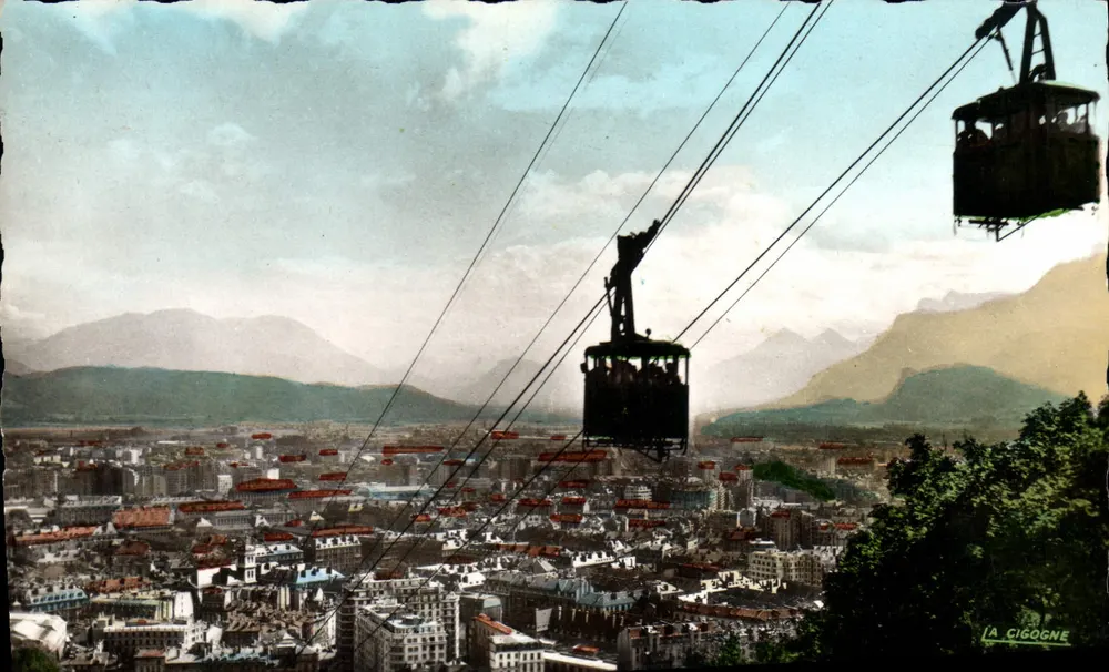 Cruzamento do Teleférico — Grenoble — A Garça - Frente