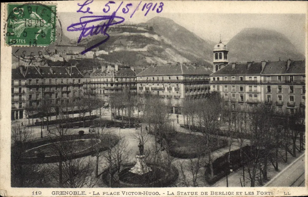 Grenoble - Place Victor-Hugo - Die Statue von Berlioz und die Festungen - Vorderseite