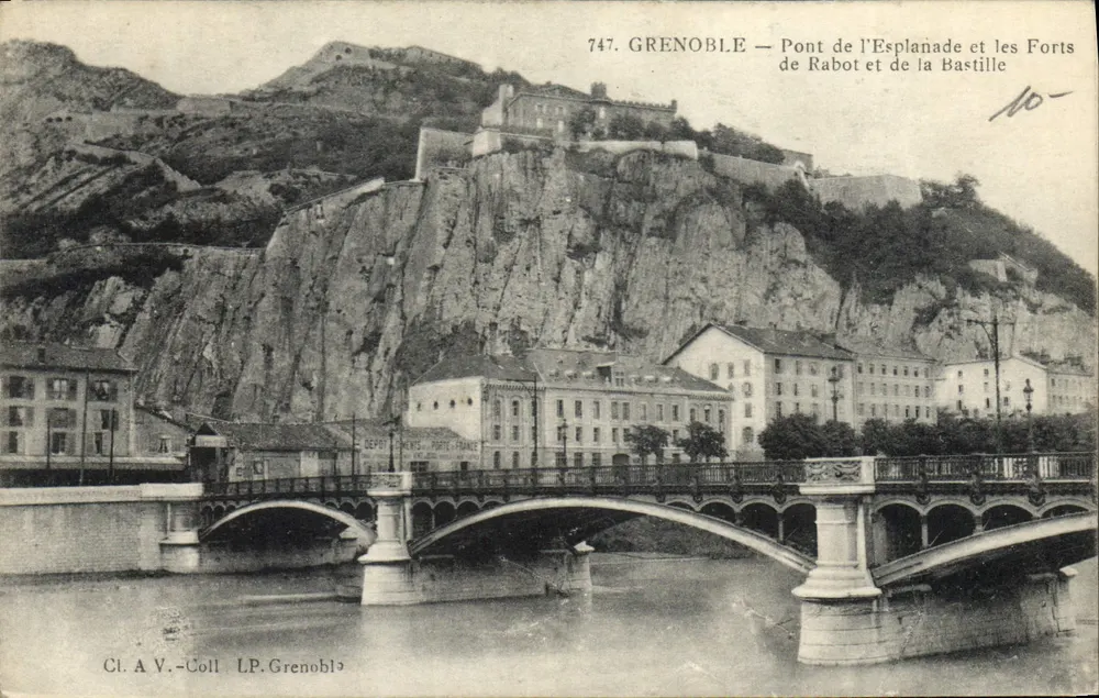 Grenoble — Ponte dell'Esplanade e i Forti di Rabot e di Bastiglia — Cl. A V.-Coll. LP. Grenoble - Recto