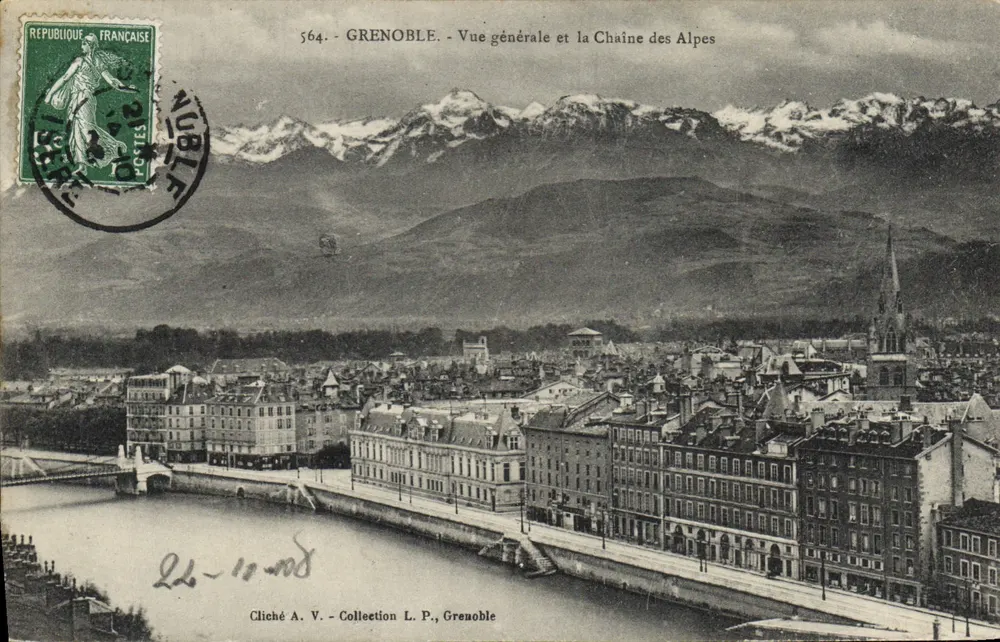 Grenoble - Allgemeiner Blick und die Alpenkette — Cliché A. V., Grenoble, n° 564 - Vorderseite