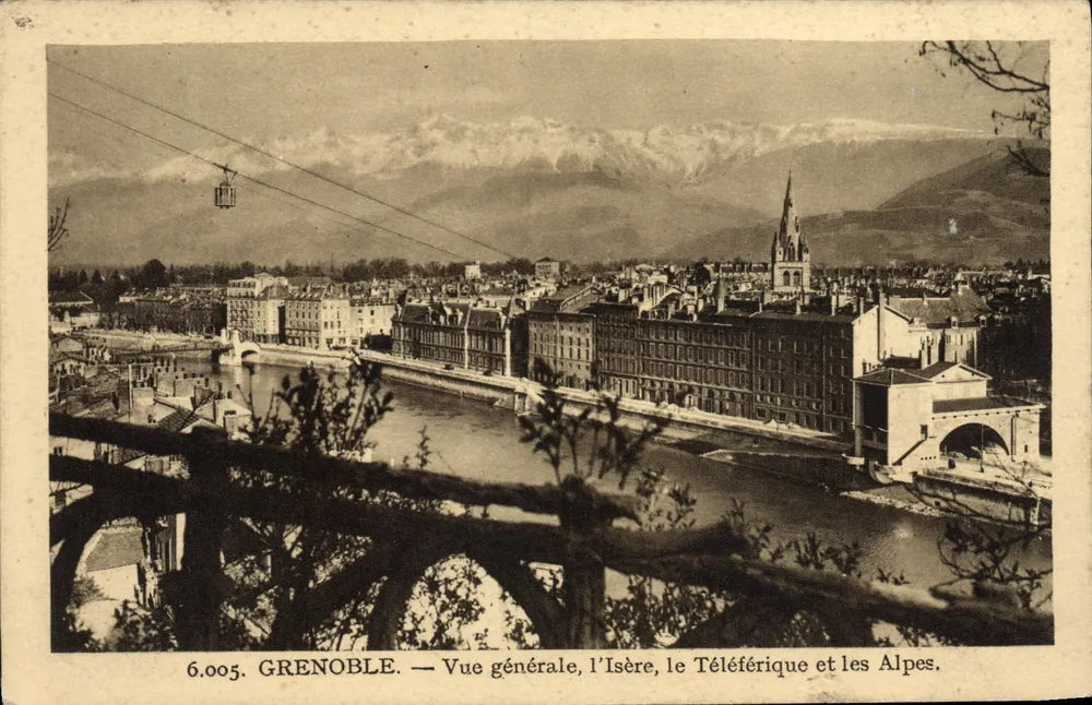 Grenoble — Allgemeiner Blick, die Isère, der Seilbahn und die Alpen. - Vorderseite