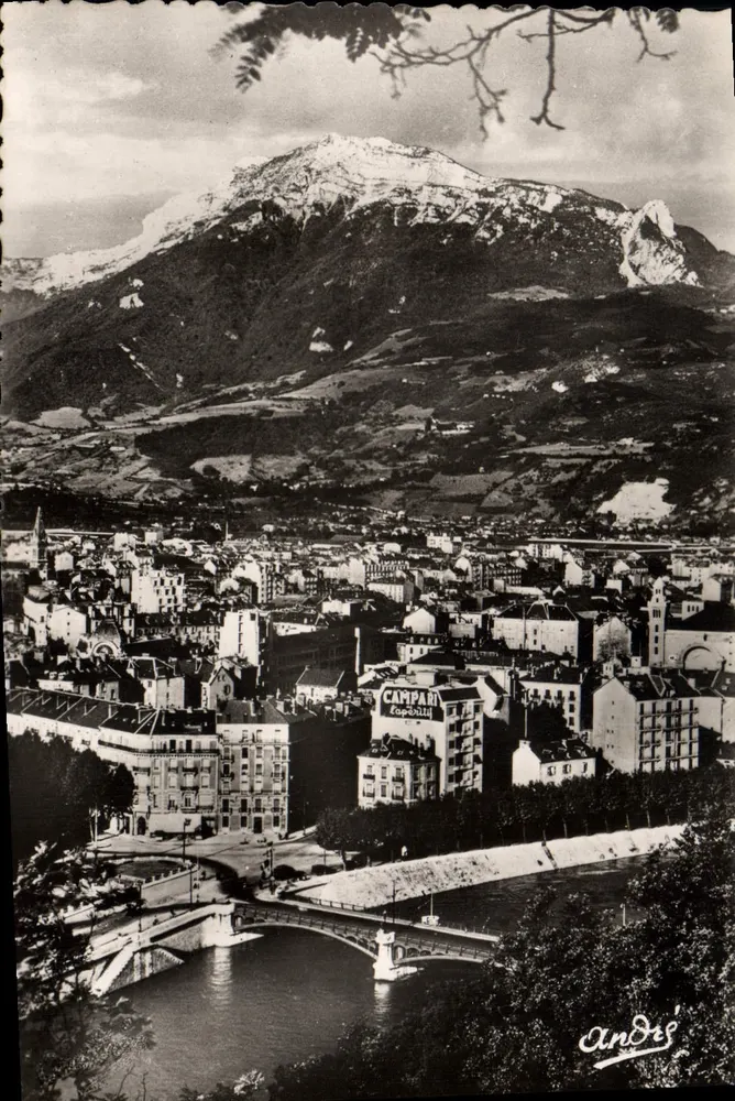 Grenoble — Ansicht der Stadt und des Moucherotte (1.895 m.) — André, Grenoble - Vorderseite