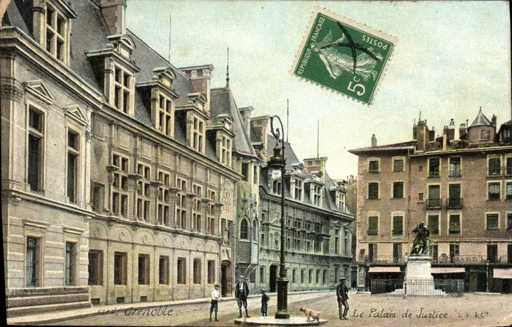 O Palácio de Justiça — Grenoble — L.V. & Cie - Frente