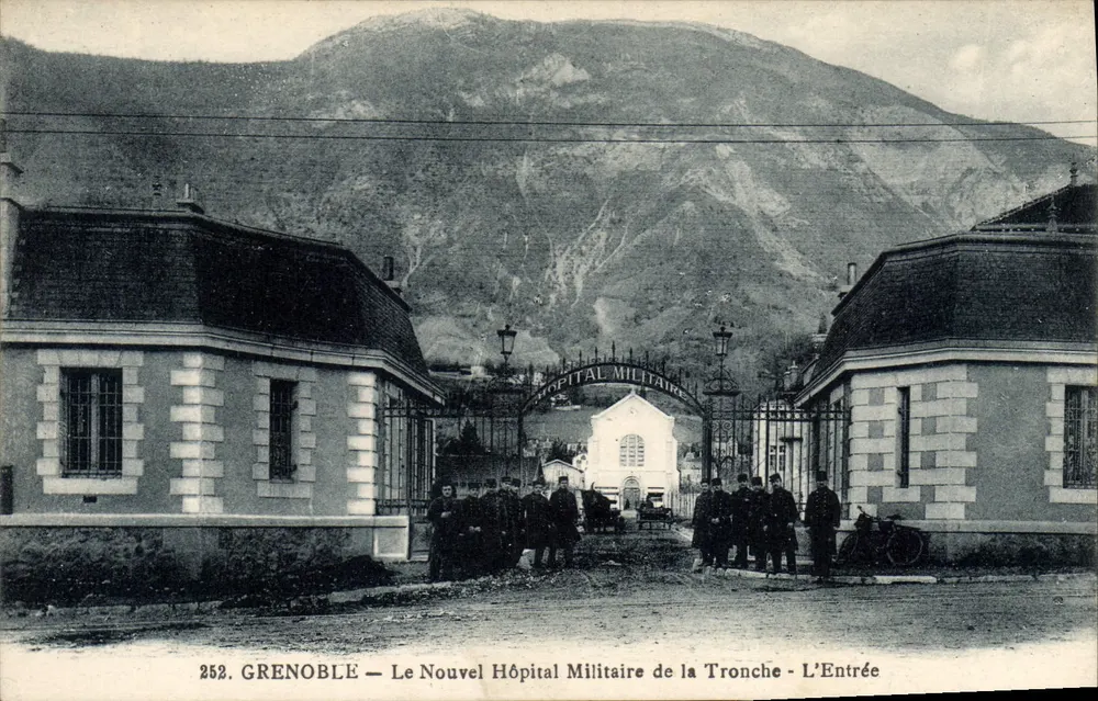 Grenoble — Das Neue Militärkrankenhaus La Tronche — Der Eingang - Vorderseite
