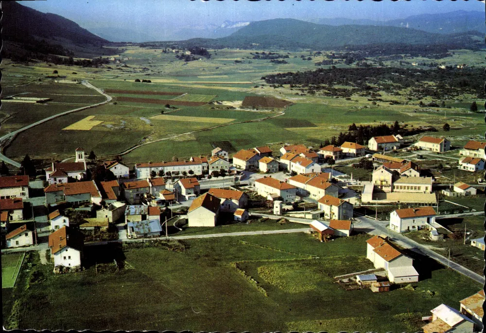 Vassieux-en-Vercors — Vista geral — Edição da Escama, Bron (Ródano) - Frente