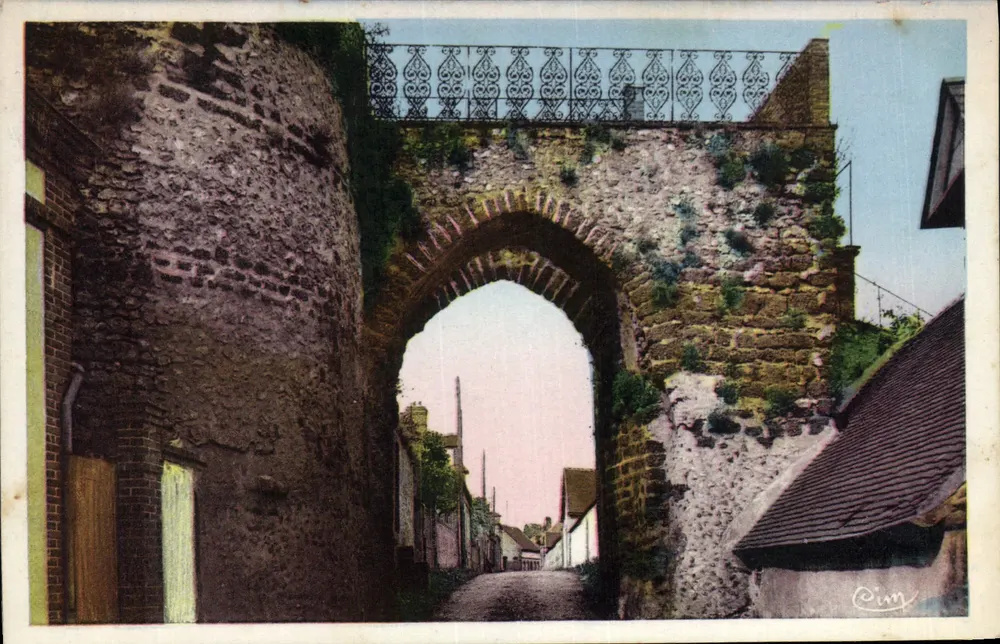 Tillières-sur-Avre (Eure) — Porta do século XI — Cinq - Frente