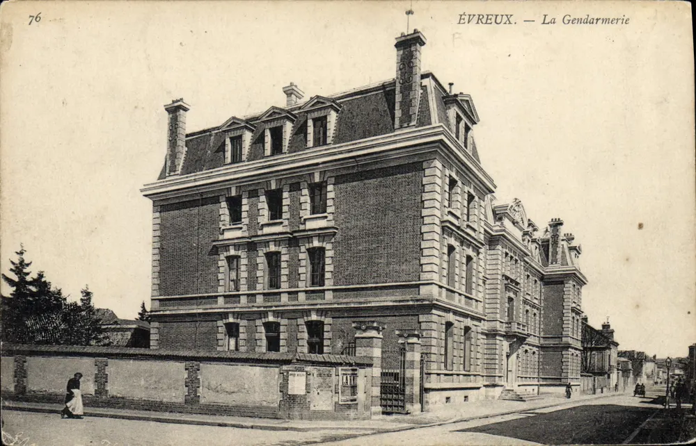 Évreux — A Gendarmeria — Editor desconhecido, n° 76 - Frente